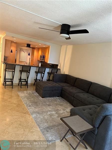 Foto del edificio - 2200 NE 33rd Ave