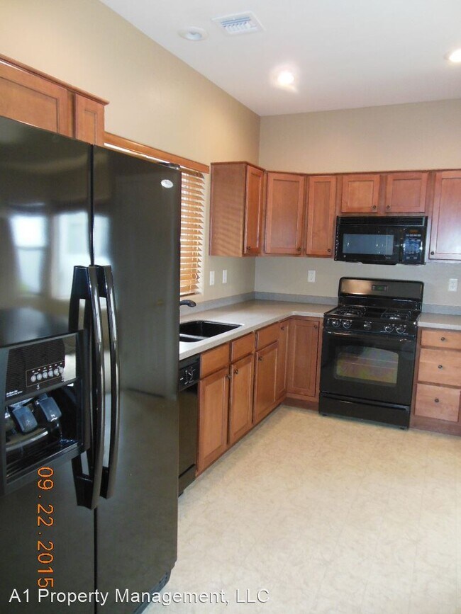 Building Photo - 3 br, 2 bath House - 790 Newton Way