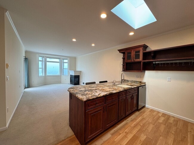 Building Photo - 2bd/2ba Kirkland Condo