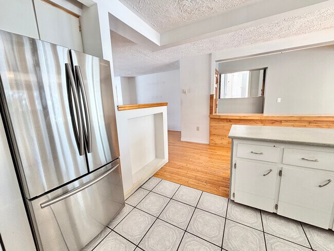 Building Photo - 2-Bedroom, 2-bath Apartment - 10-minutes from town