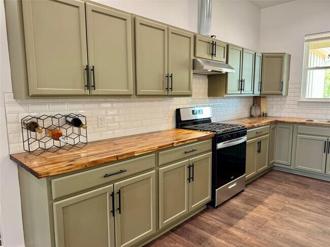 Foto del edificio - 1353 Red Town Rd