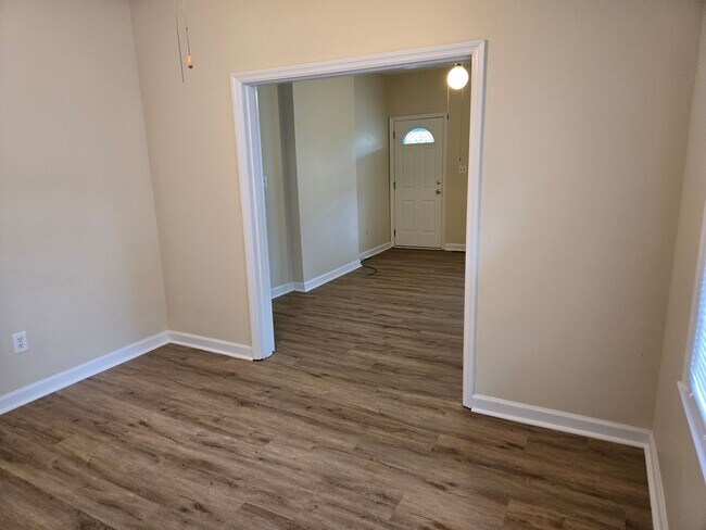 Building Photo - Charming 2 bedroom home in heart of Lexing...