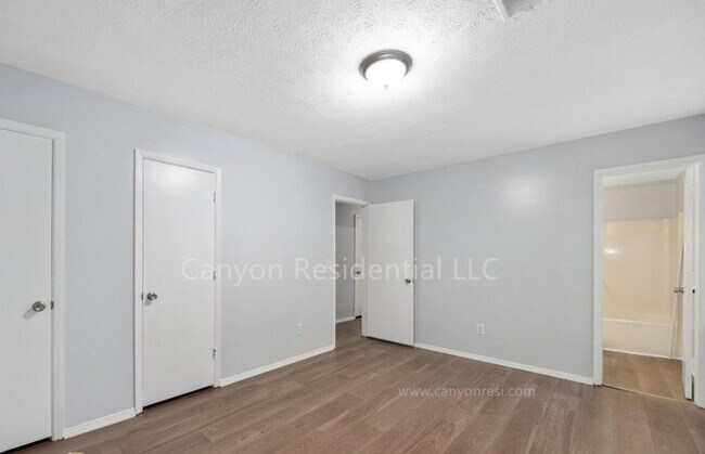 Building Photo - 5825 Vernier Dr SW