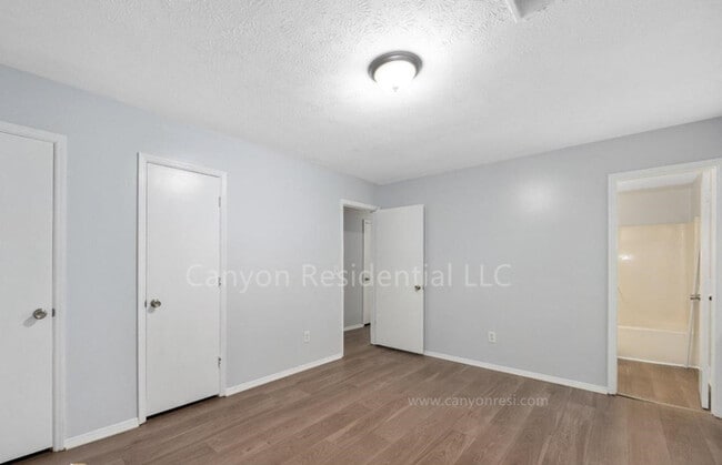 Building Photo - Beautiful 3b Room!Move in ready!