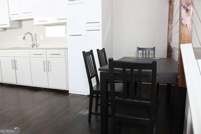 Foto del edificio - 1124 Center St NW