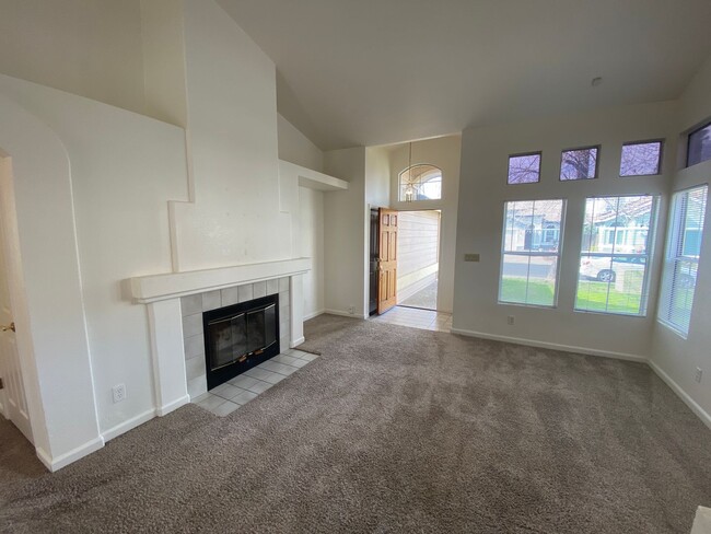 Foto del edificio - 3 Bed, 2 Bath Home in Elk Grove