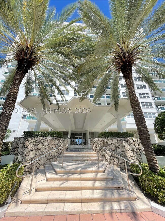 Foto del edificio - 6917 Collins Ave