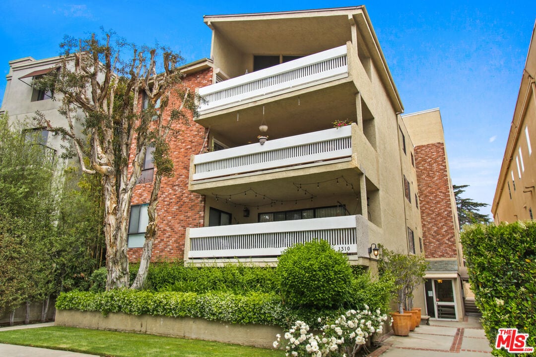 Foto principal - 1310 S Roxbury Dr