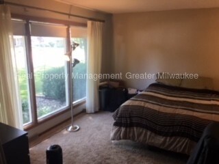 Foto del edificio - Great Three Bedroom in a Four Family Building