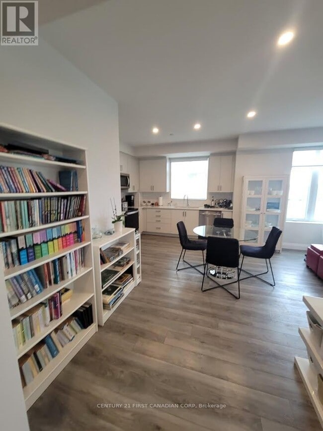 Photo du bâtiment - 200 Callaway Rd