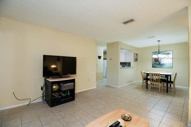 Building Photo - Windsor Park #228