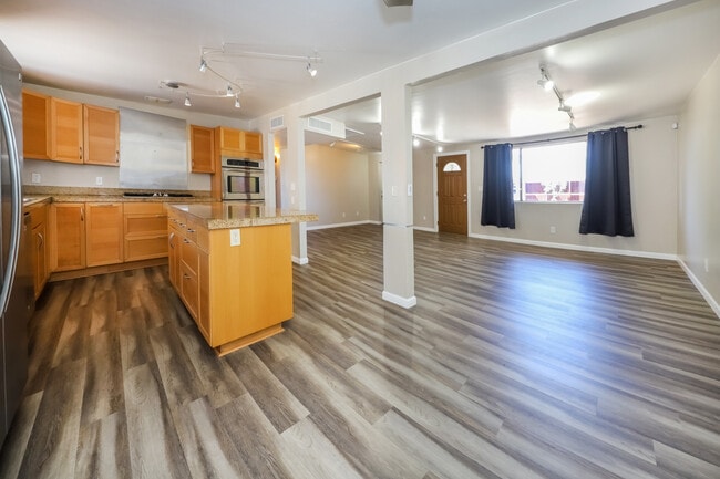 Building Photo - 3221 S Grady Ave