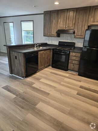 Building Photo - 153 Skyline Dr