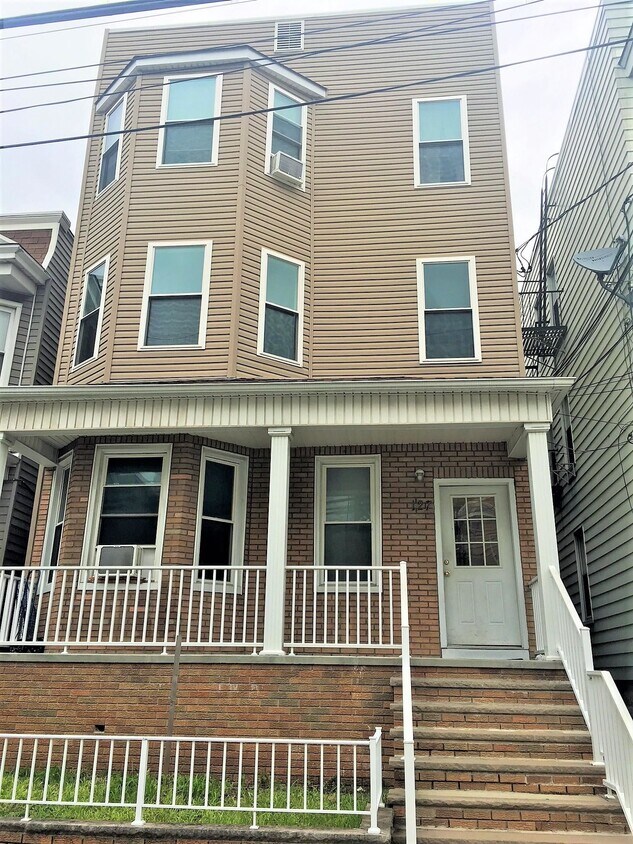 Foto principal - 127 W 19th St