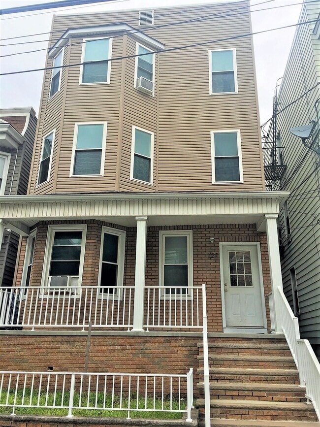 Building Photo - 127 W 19th St