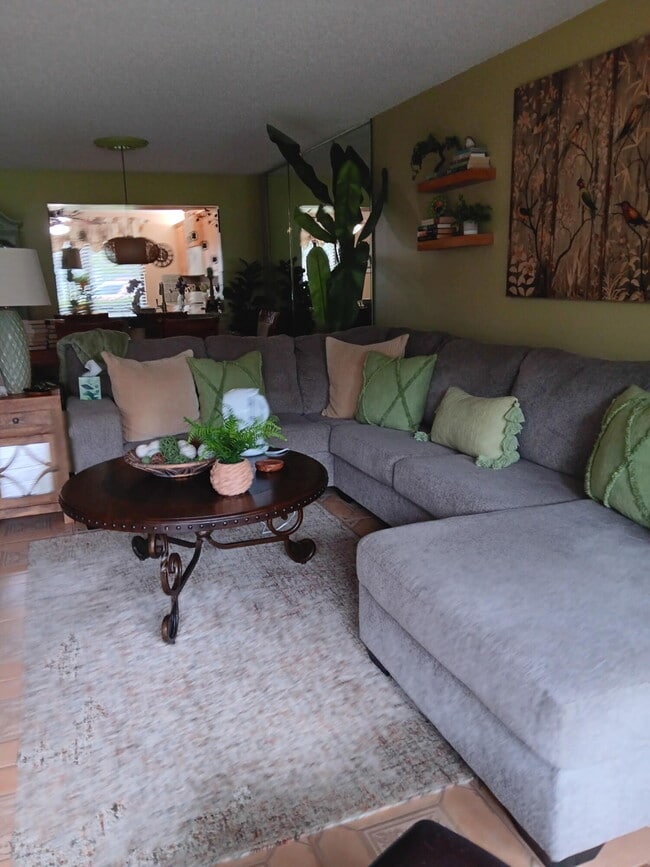 Foto del edificio - 5701 Fairway Park Dr