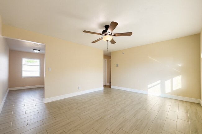 Foto del edificio - 5451/5453 ELEVENTH AVE