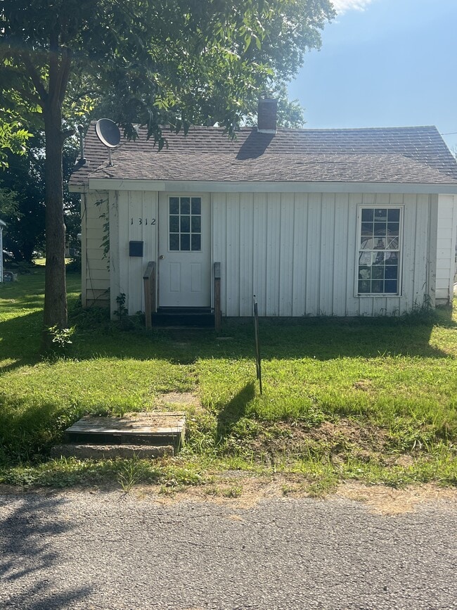 Building Photo - 1312 N Madison St