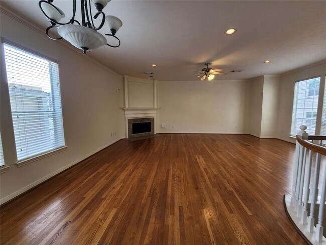Building Photo - 2322 Chenevert St