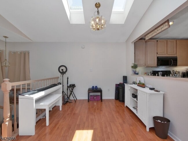 Building Photo - 9 Teal Ln