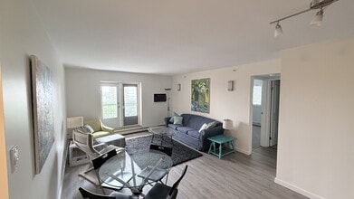 Building Photo - 405 5th Ave N