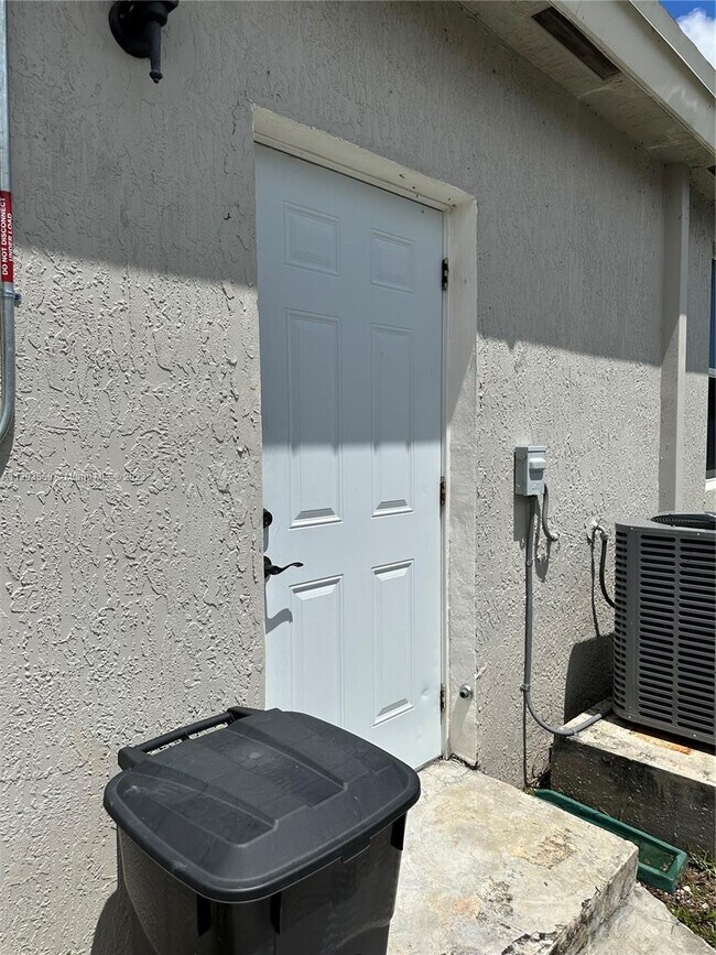 Building Photo - 27869 SW 133rd Ave