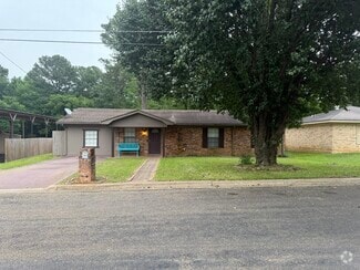 Building Photo - 304 Patriot Cir