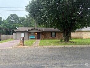 Building Photo - 304 Patriot Cir