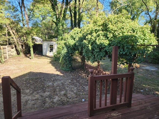 Photo - Charming 2 Bedroom with Large Backyard in ... House
