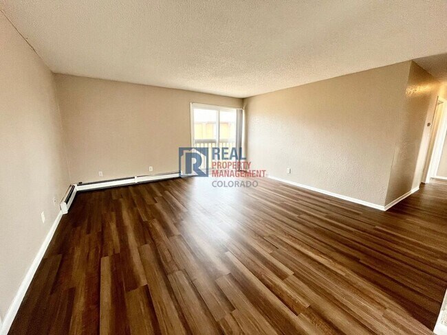 Foto del edificio - 4340 Loomis Ave