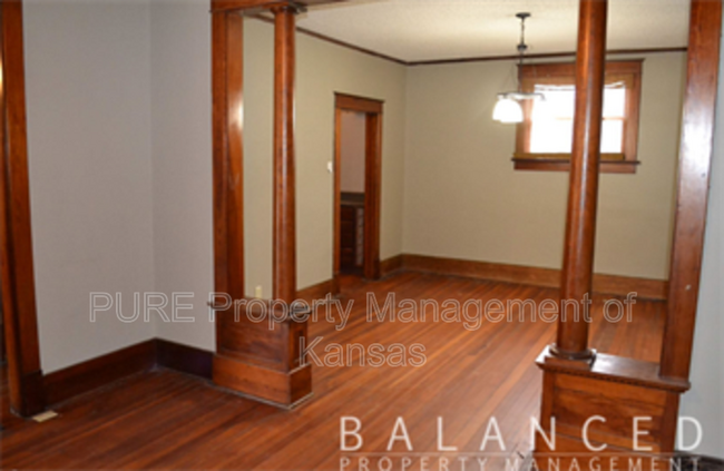 Building Photo - 910 SW 3rd St