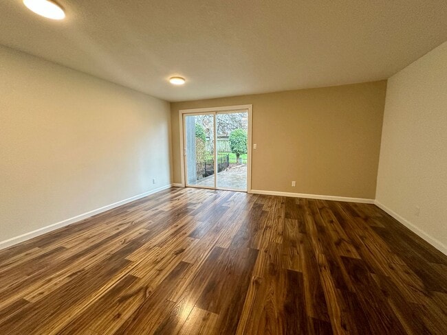 Building Photo - Updated Two Bedroom Condo in Keizer