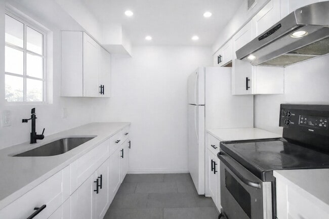 Building Photo - 12888 Montfort Dr