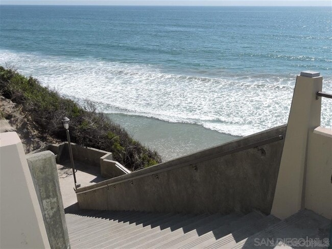 Building Photo - 821 Beach Front Dr