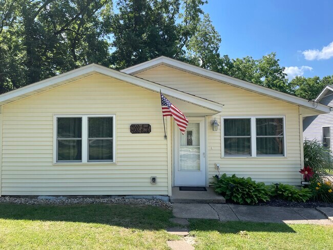 Front of Duplex-entrance - 4500 NE Scenic Dr