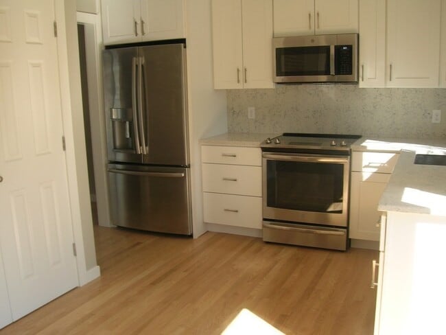 Building Photo - 64 Potter Pond