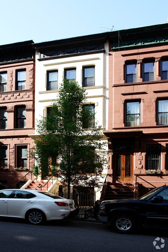 Building Photo - 160 W 92nd St