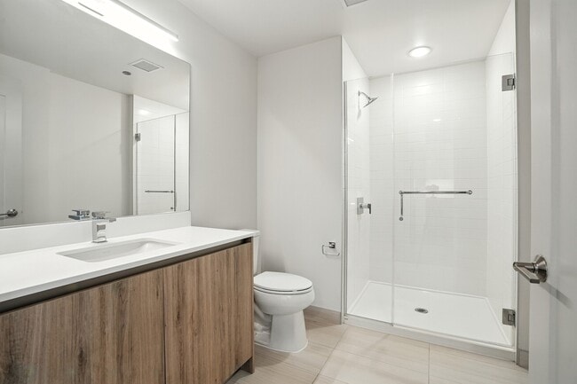 Foto del edificio - 311 W Wolf Point Plaza