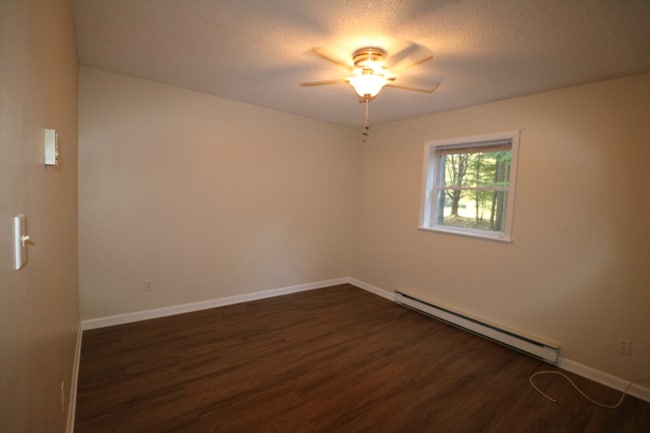 Building Photo - 4 Waldron Ln