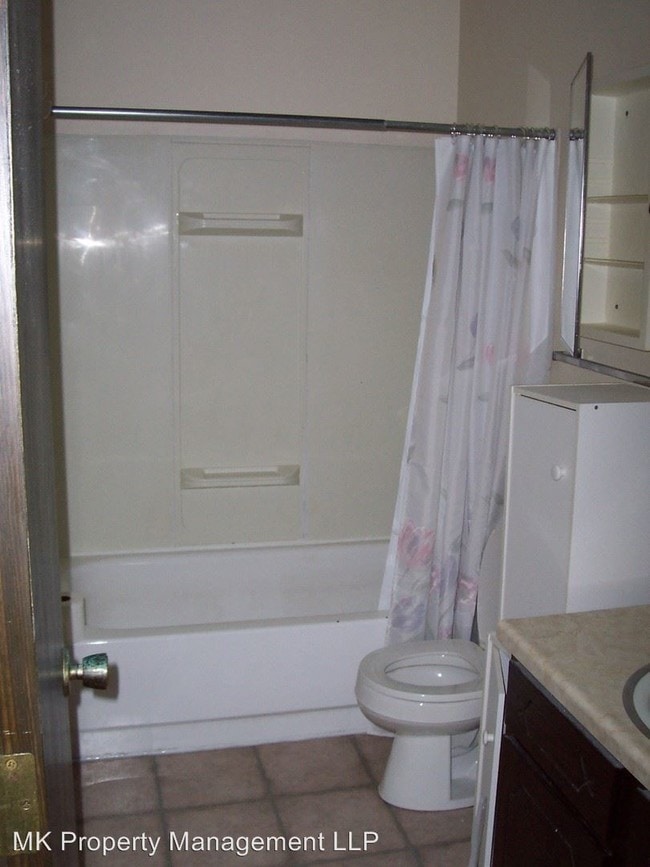 Building Photo - 2 br, 1 bath Apartment - 2117 Casement