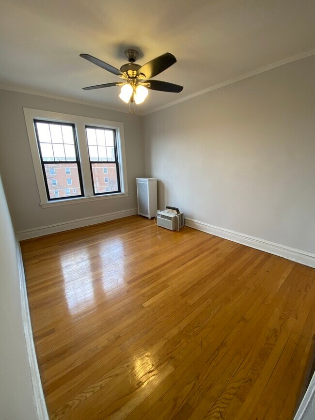 Building Photo - 4001 N Kildare Ave