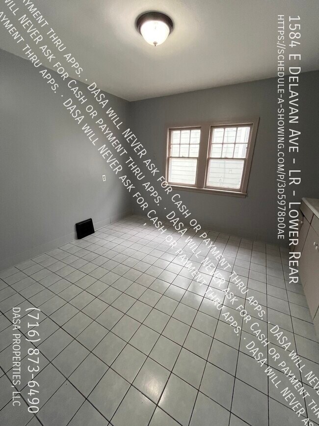 Foto del edificio - 1584 E Delavan Ave