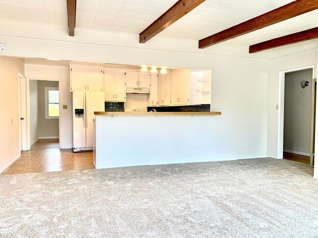 Foto del edificio - COMING SOON! La Mesa - 3 Bedroom/2 bath House PLUS Detached Bonus Room, Garage and W/D