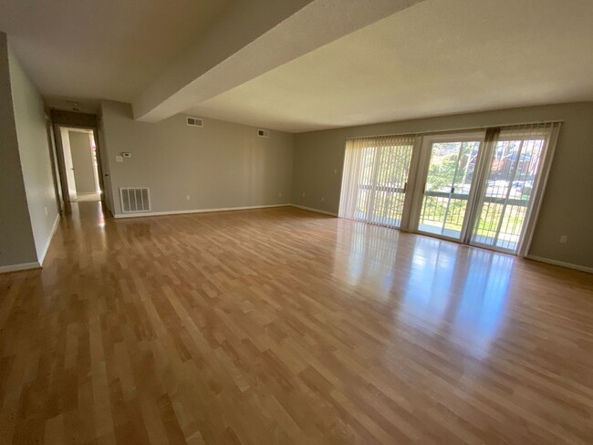 Building Photo - Room in 3 Bedroom Apartment at Edwards Mil...