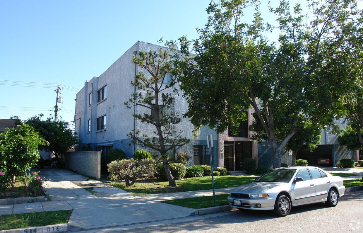 Building Photo - 518 Oak St