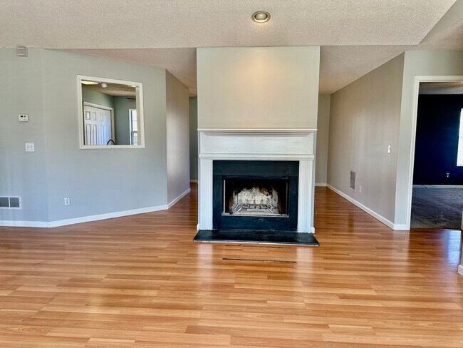 Foto del edificio - Dallas Rental-Ready for Immediate Occupancy!!