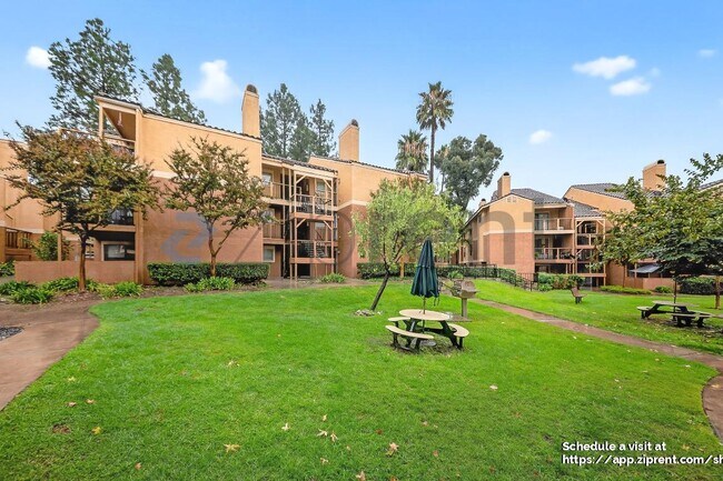 Foto del edificio - 10655 Lemon Ave