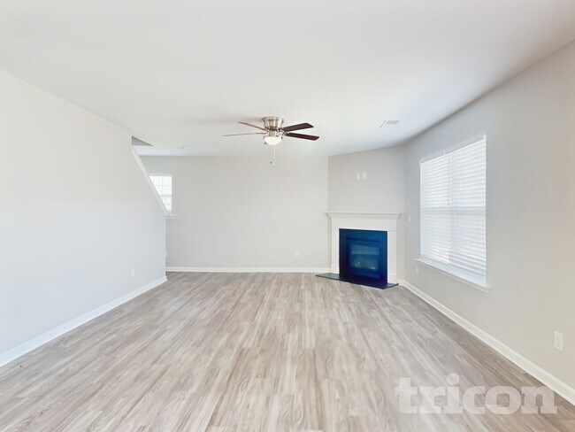 Building Photo - 317 Persian Ct