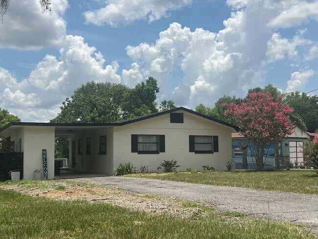 Building Photo - 227 Lake Ellen Dr