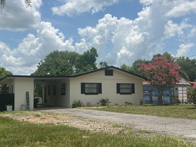 Photo - 227 Lake Ellen Dr House